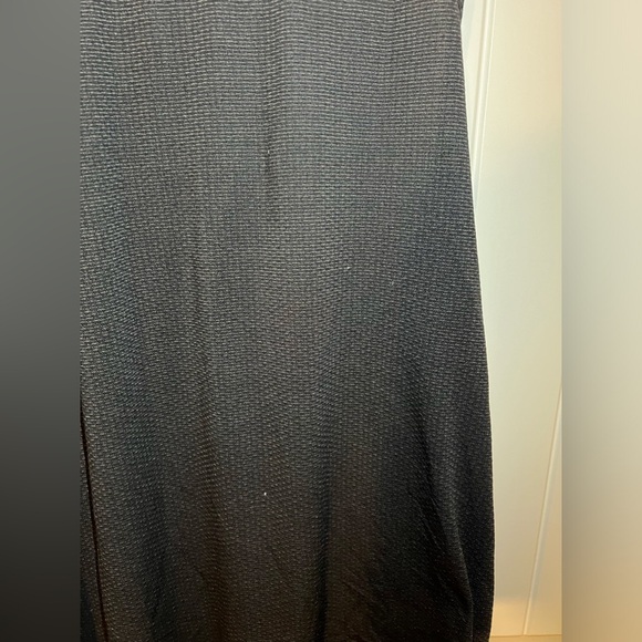 worn lululemon open lower back tank top black - Picture 2 of 4